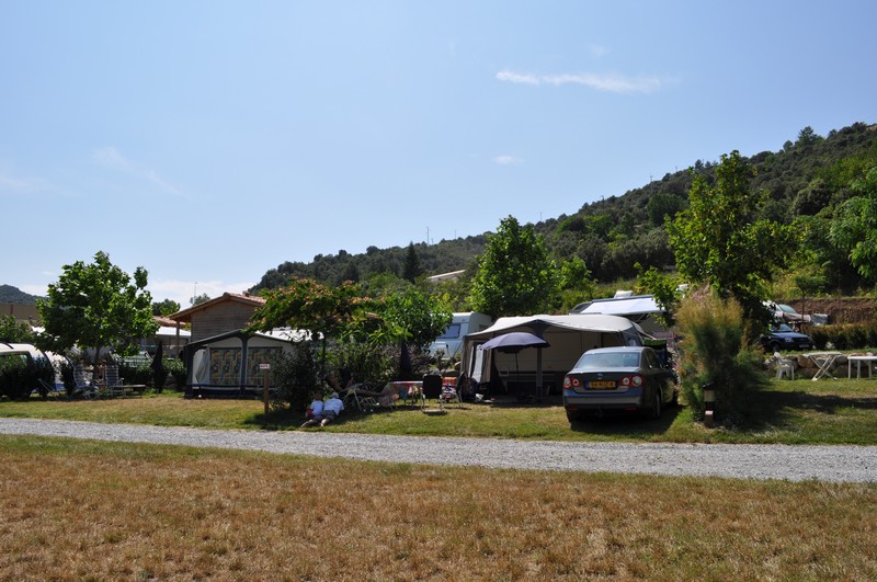 Emplacements grand confort pour poser votre tente, caravane ou camping-car 