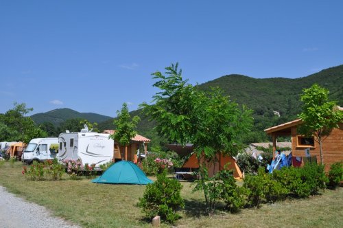 Emplacements de camping avec sanitaire privé !
