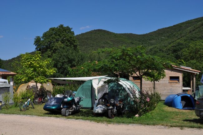 Tente sur emplacement avec sanitaire privé